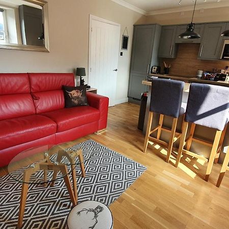 Smart & Cozy Holiday Apartment In The City Centre Инвернес Екстериор снимка